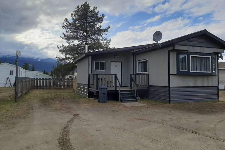 Property image for Nicely renovated 2 bedroom trailer: 
