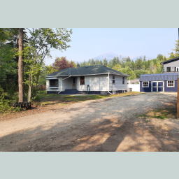 Freshly painted exterior + new custom shed!