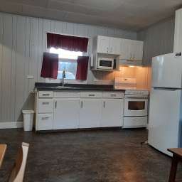 Fully stocked kitchen!