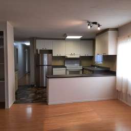 Dining/kitchen area